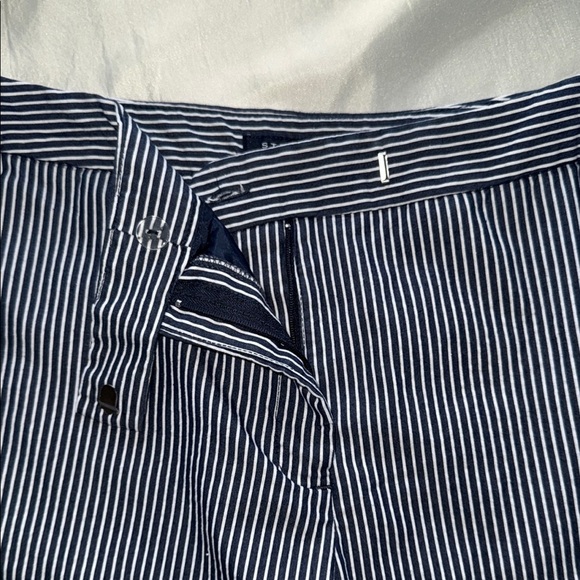 Jones New York Signature Navy White Striped Seersucker Shorts 12” Inseam Sz 6 - Picture 5 of 9